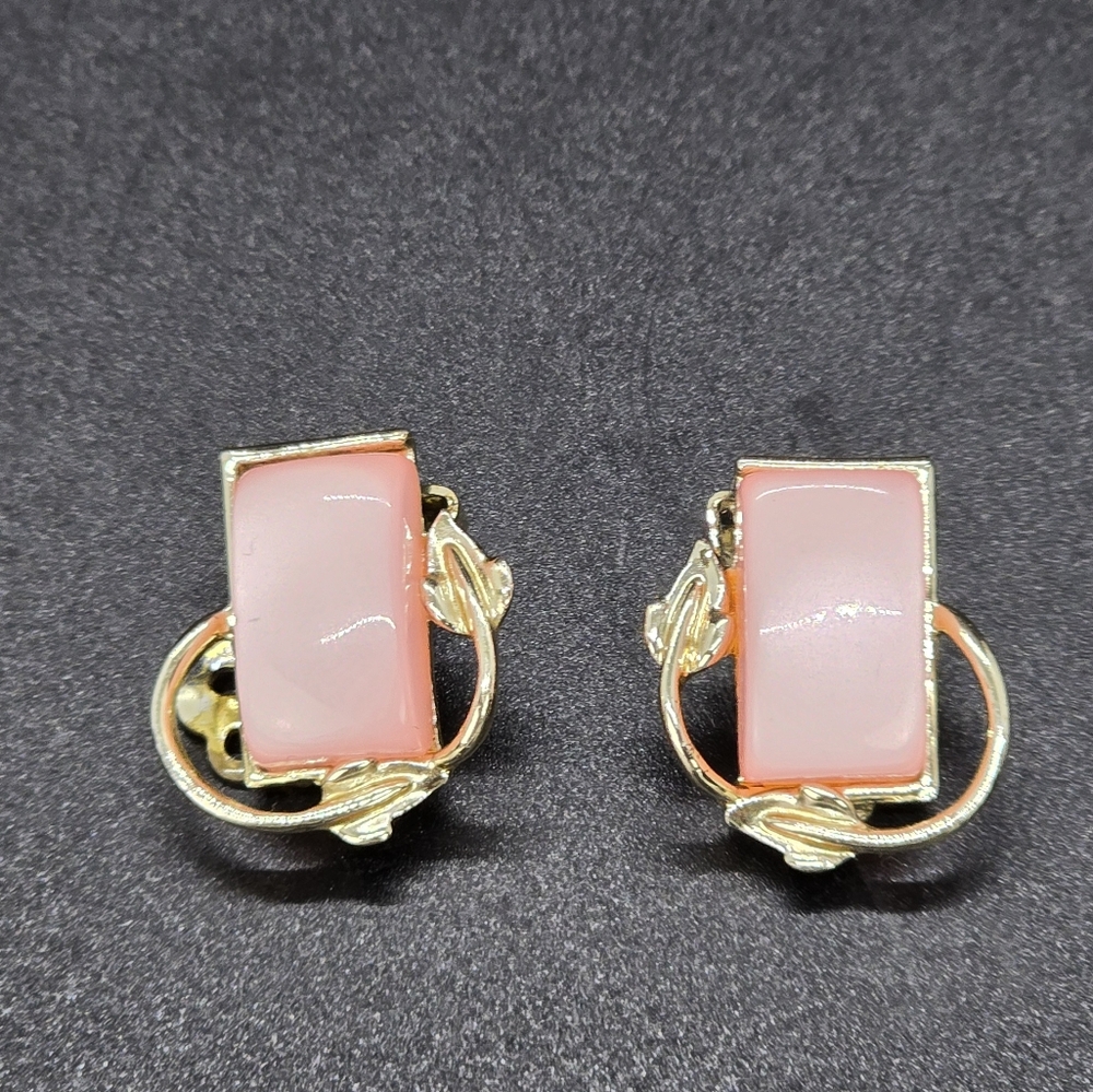 Coro Moonglow Clip-on Earrings. Gold-tone and Pink.